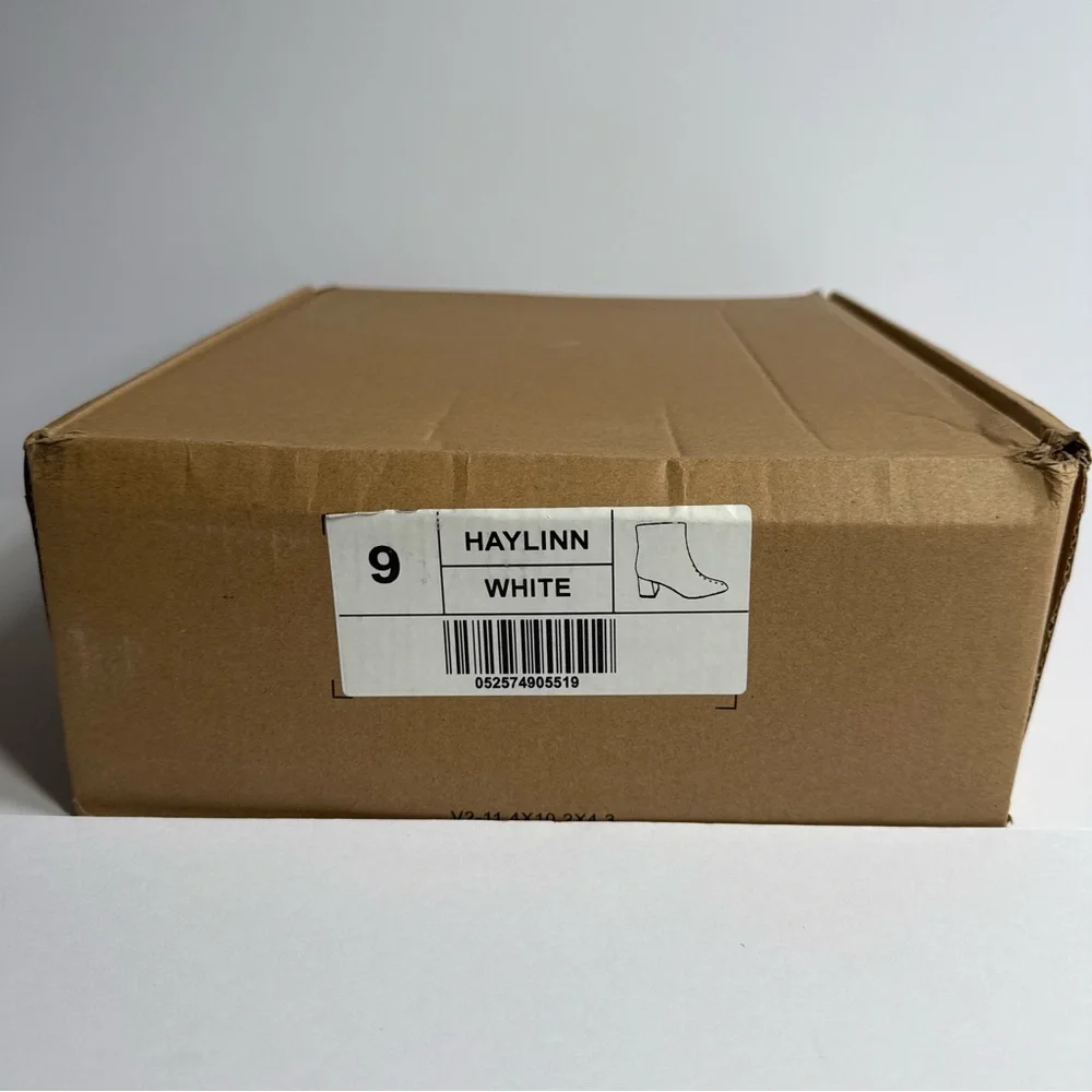 NEW Journee Collection Haylinn White Heeled Boots Size 9 US Tru Comfort Foam - Picture 12 of 12